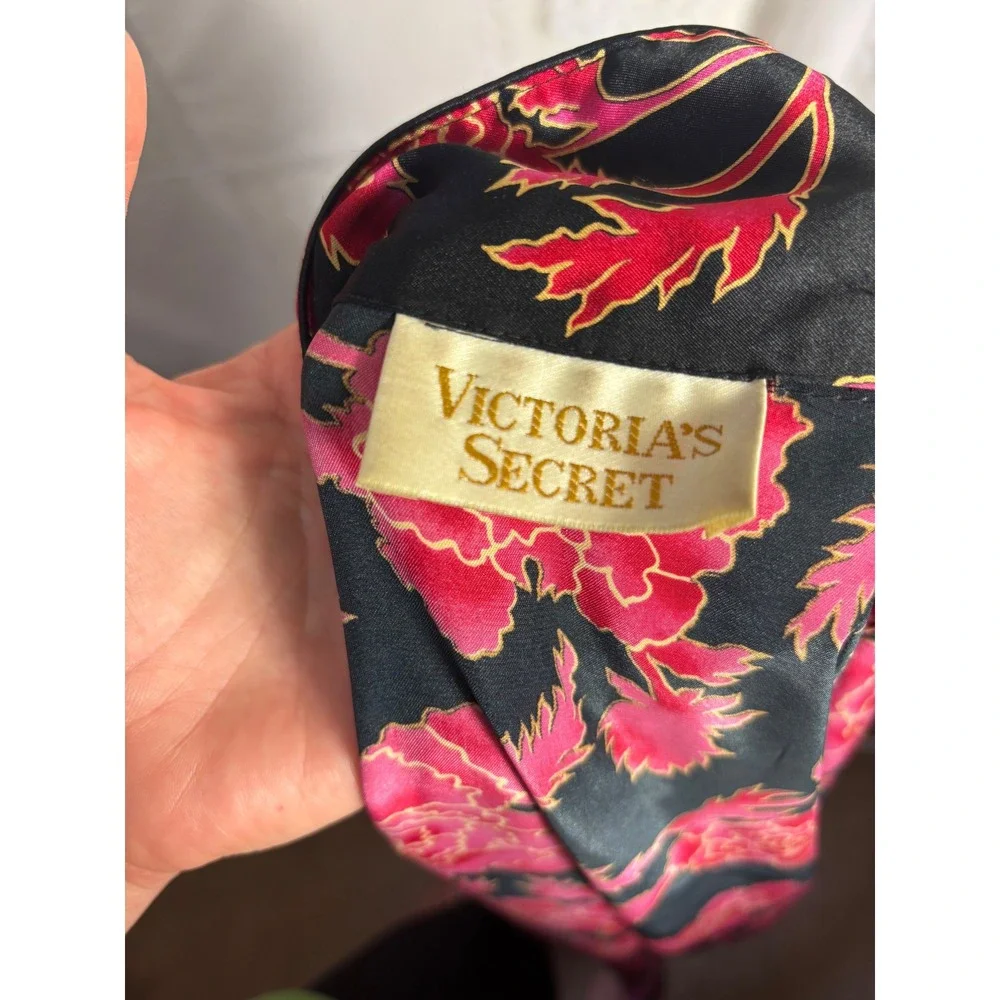 VTG Gold Label Victoria's Secret Black Red Floral Satin Button Up Robe Size L-XL